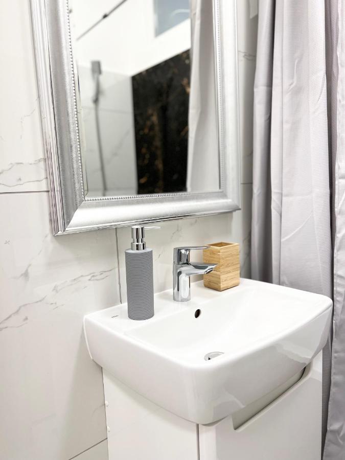 N24 Apartments By Small Home بودابست المظهر الخارجي الصورة
