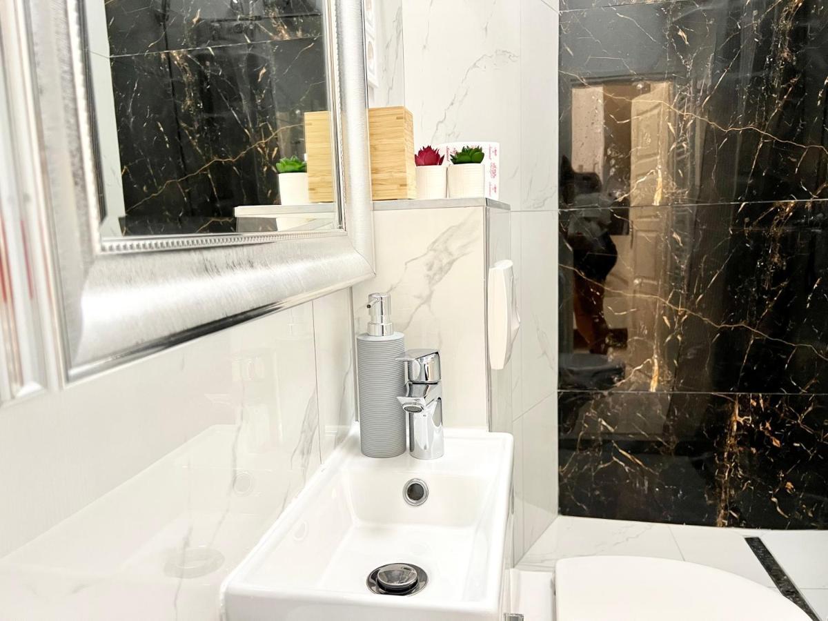 N24 Apartments By Small Home بودابست المظهر الخارجي الصورة